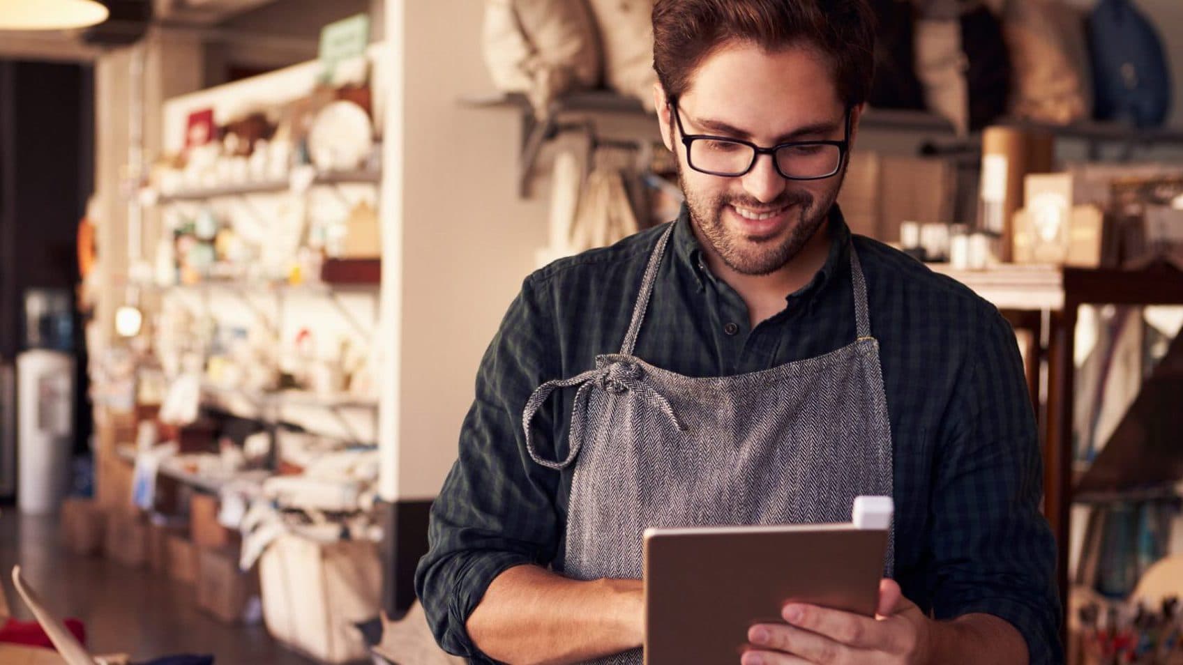 What restaurant problems can be solved with checklists